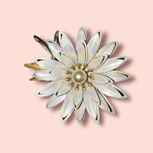 Vintage Pearlized Flower with Gold Tone Brooch Unsigned